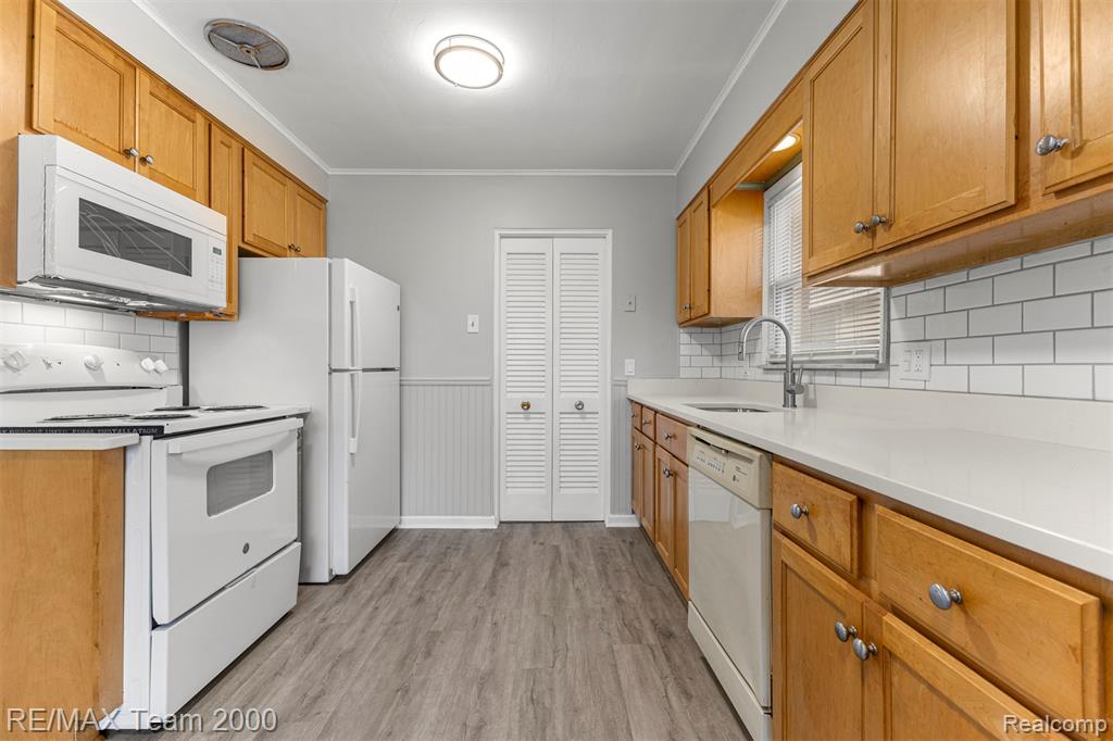 7322 Fenton Street, Dearborn Heights, MI 48127 — Photo 12