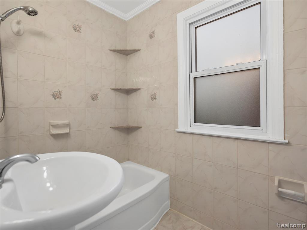 6010 HARTWELL Street, Dearborn, MI 48126 — Photo 10