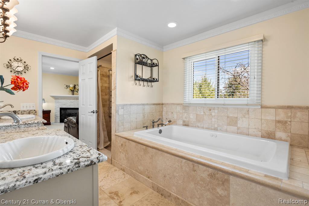 50580 MEANDER Drive, Macomb, MI 48042 — Photo 21