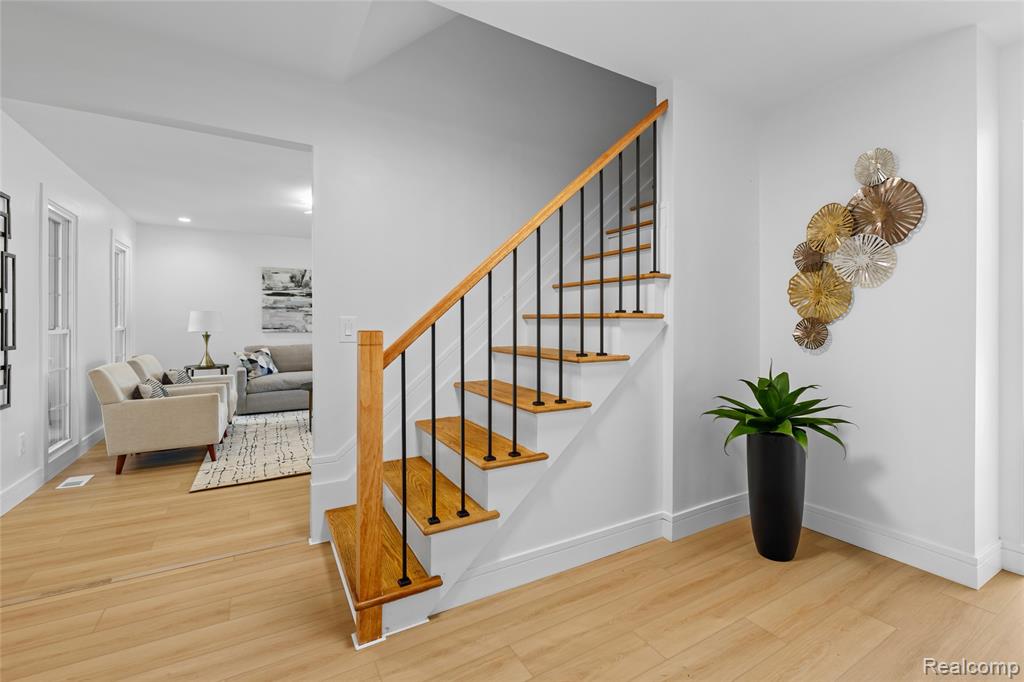 3407 Buckingham Trail, West Bloomfield, MI 48323 — Photo 17