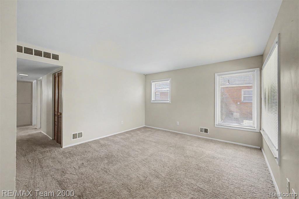 4947 Roosevelt Boulevard, Dearborn Heights, MI 48125 — Photo 3