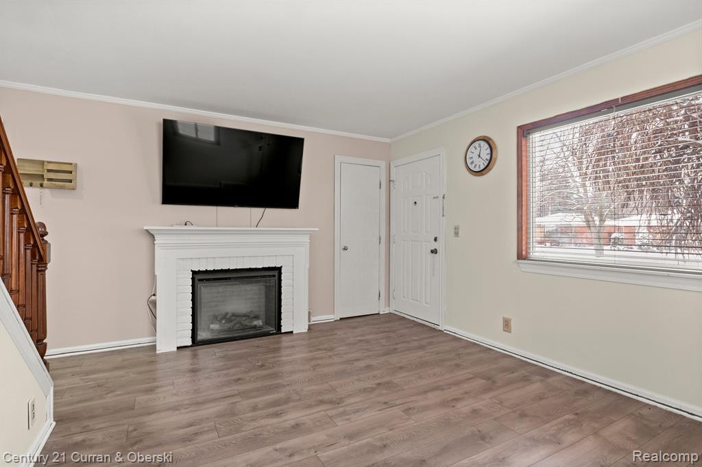 8054 ROBINDALE Avenue, Dearborn Heights, MI 48127 — Photo 6