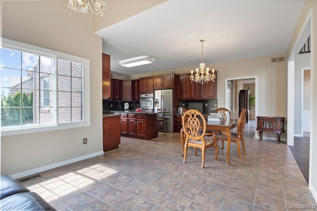 8950 WOODLORE SOUTH Drive, Plymouth, MI 48170 — Photo 15