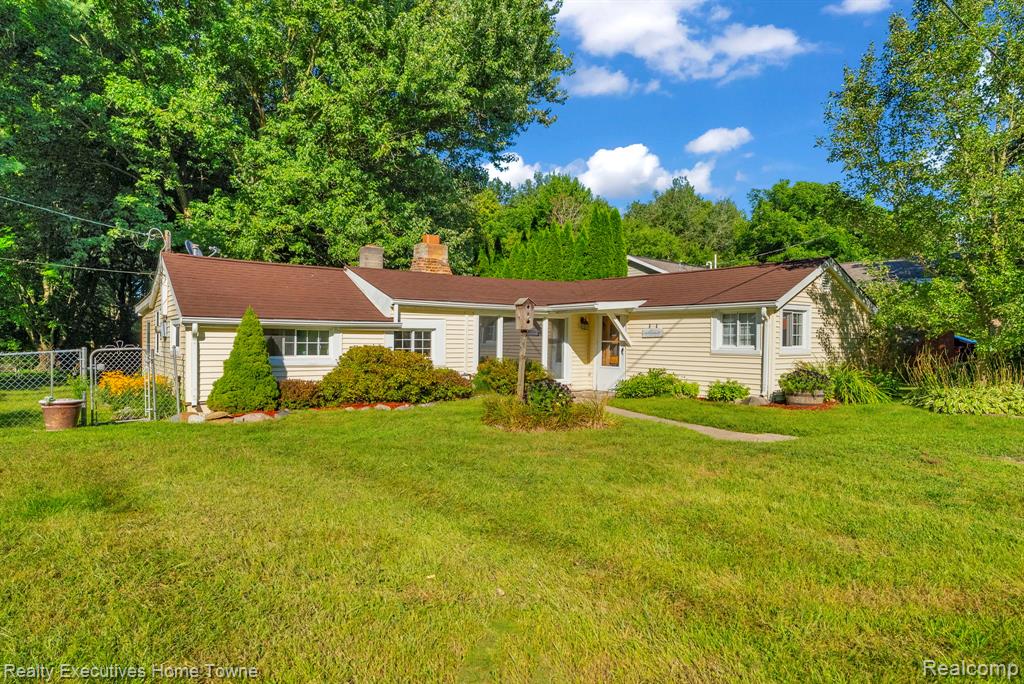 4188 Pine Grove Avenue, Fort Gratiot, MI 48059 — Photo 4