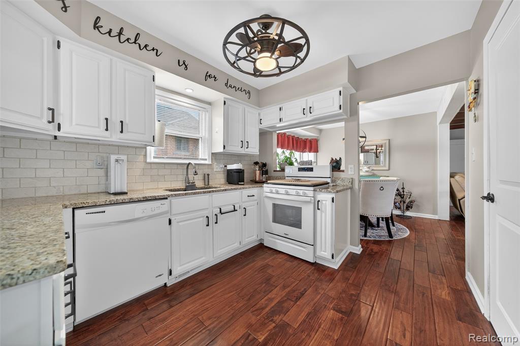 1430 Benvenue Street, Sylvan Lake, MI 48320 — Photo 19
