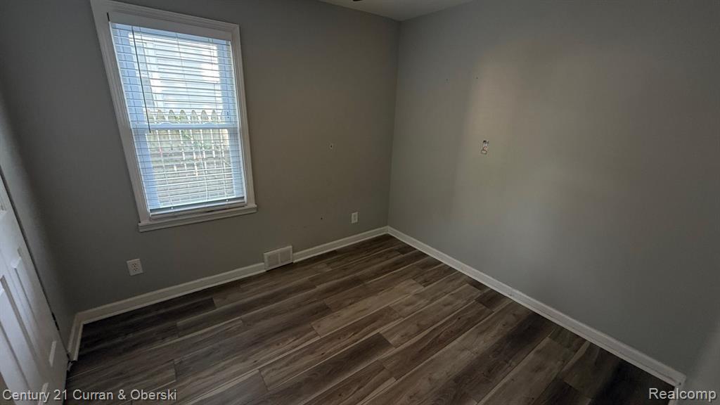 648 W HAZELHURST Street, Ferndale, MI 48220 — Photo 14