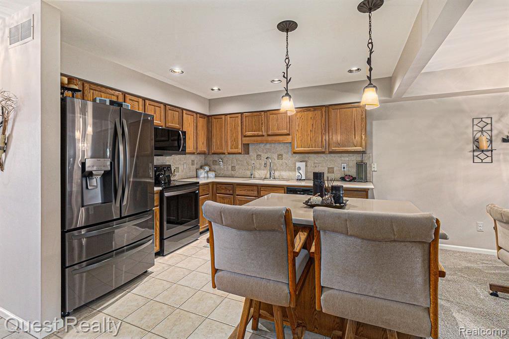 7897 MEADOW Drive, Waterford, MI 48329 — Photo 7