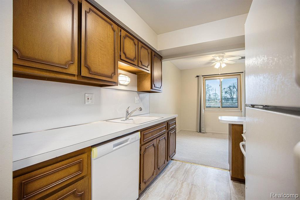406 RIVIERA Drive, Saint Clair Shores, MI 48080 — Photo 8