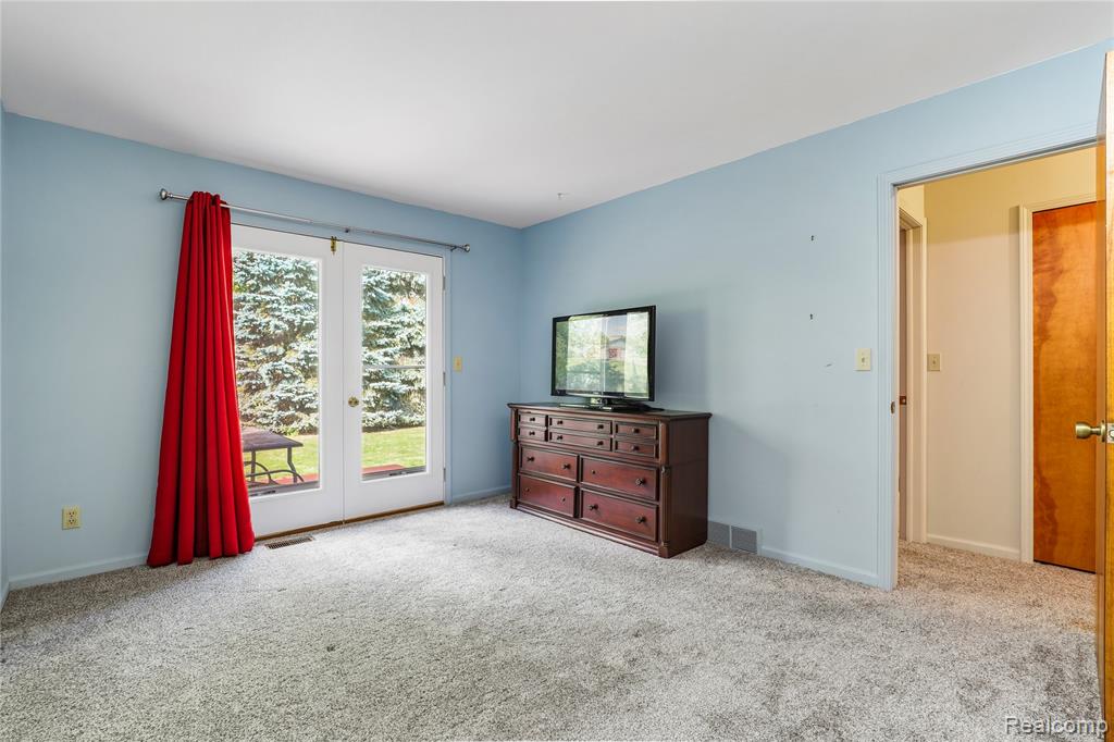 914 North Road, Fenton, MI 48430 — Photo 25