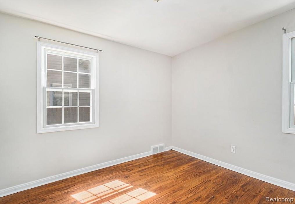 633 N Dorchester Road, Royal Oak, MI 48067 — Photo 9