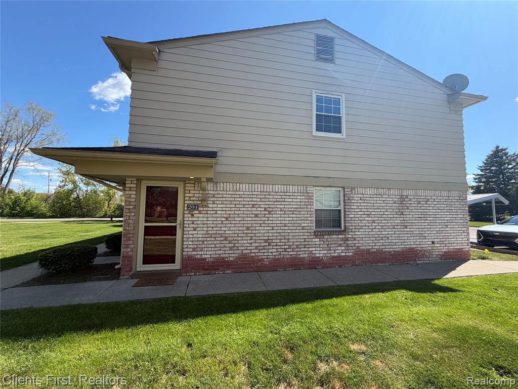 204 Princeton Drive, South Lyon, MI 48178 — Photo 2