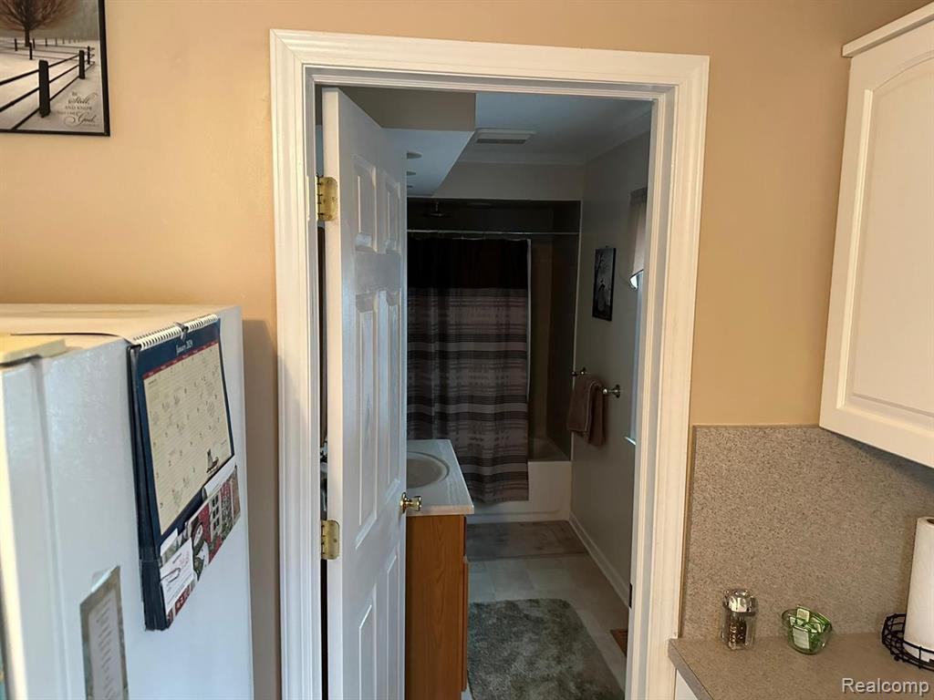 8428 BUSKO Avenue, Warren, MI 48093 — Photo 11