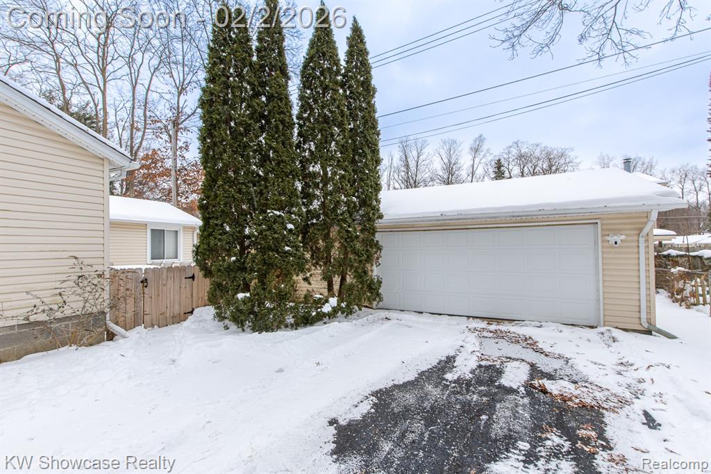 2161 E Euna, Wixom, MI 48393 — Photo 23