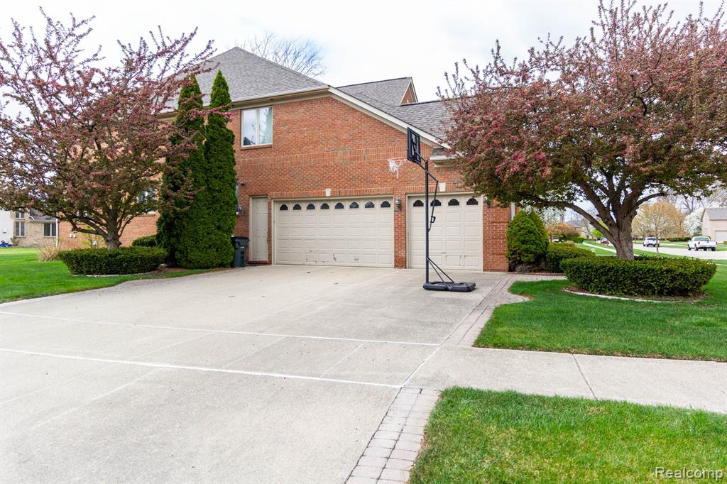 49759 Lakebridge Drive, Shelby Twp, MI 48315 — Photo 58