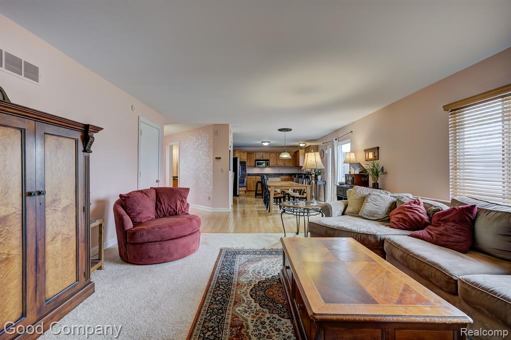 755 OAK POINT Lane, Madison Heights, MI 48071 — Photo 16