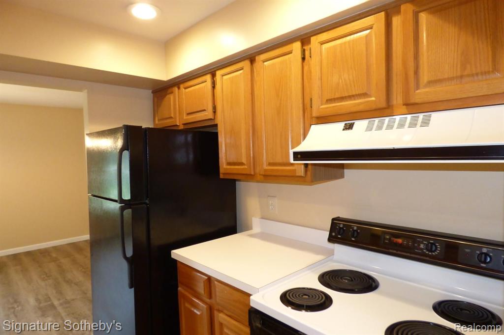 640 E FOX HILLS Drive, Bloomfield Hills, MI 48304 — Photo 6