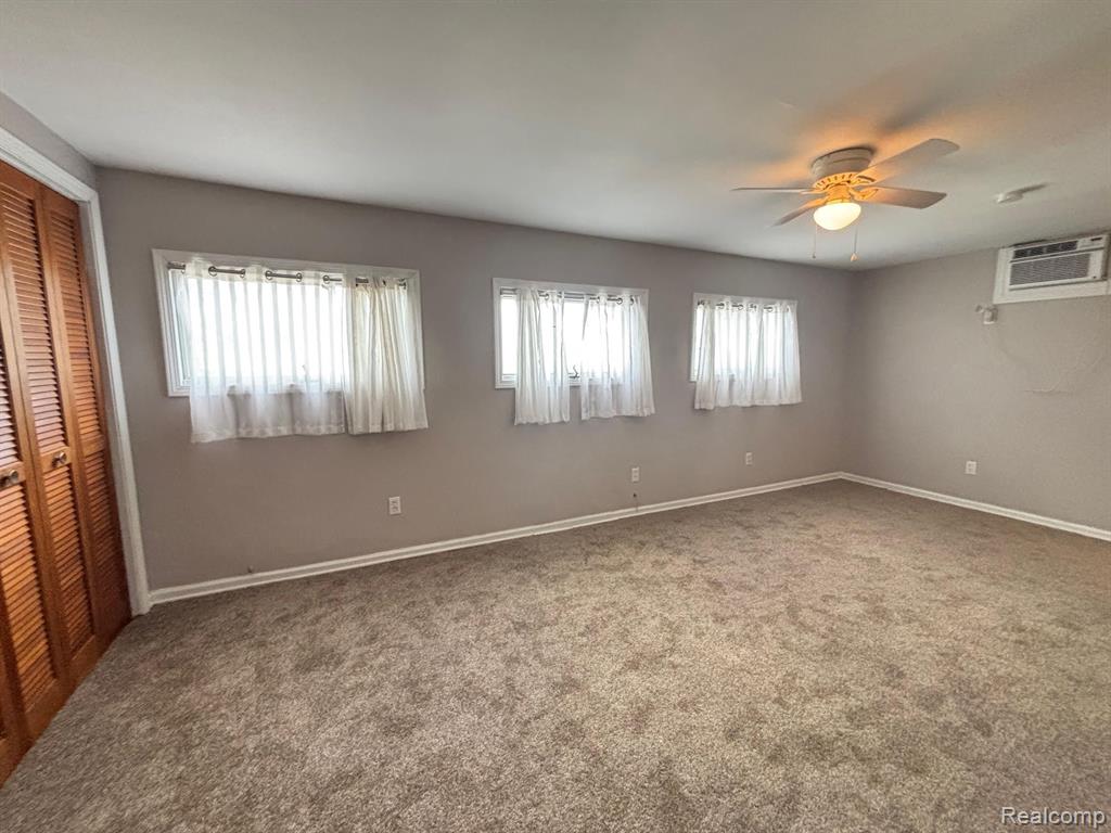1528 ROSLYN Road, Grosse Pointe Woods, MI 48236 — Photo 7