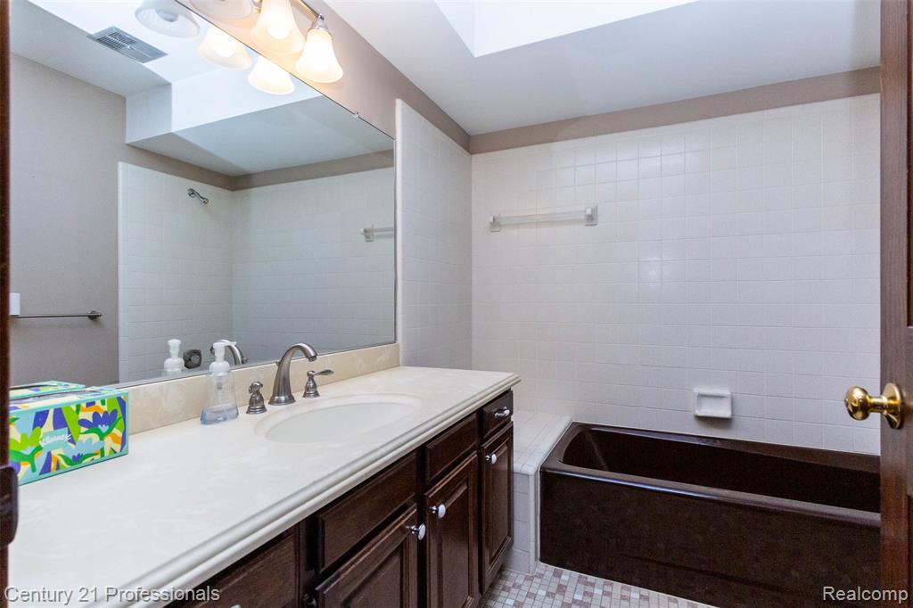 6133 Sundance Trail, Brighton, MI 48116 — Photo 24