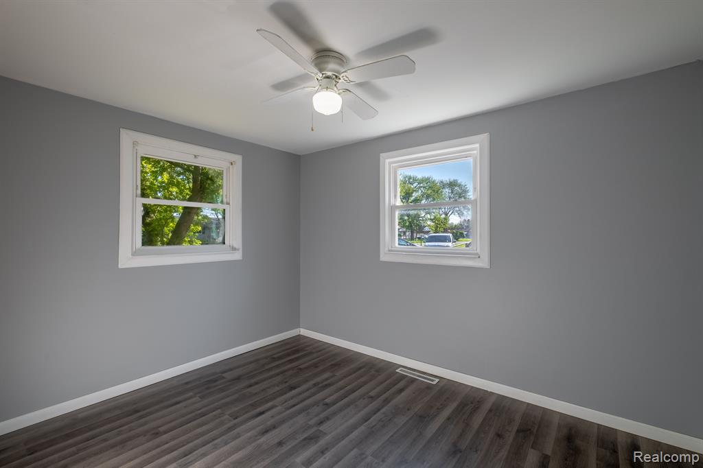 4472 MARLBOROUGH Drive, Flint, MI 48506 — Photo 9