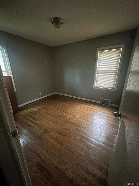 20413 Kingsville Street, Harper Woods, MI 48225 — Photo 17
