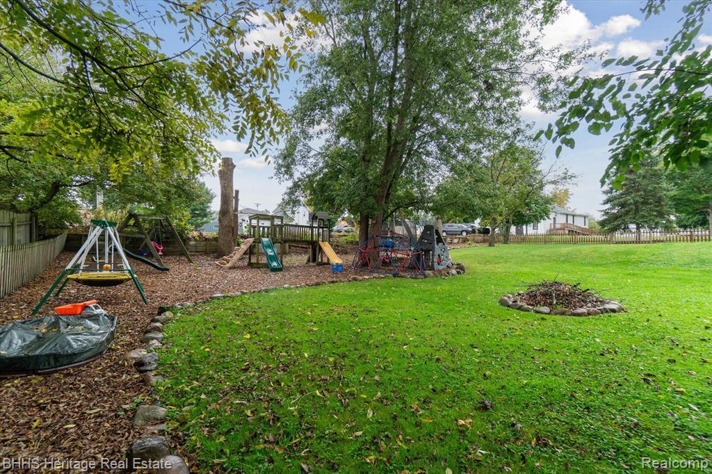 216 N SUMMIT, Webberville, MI 48892 — Photo 58