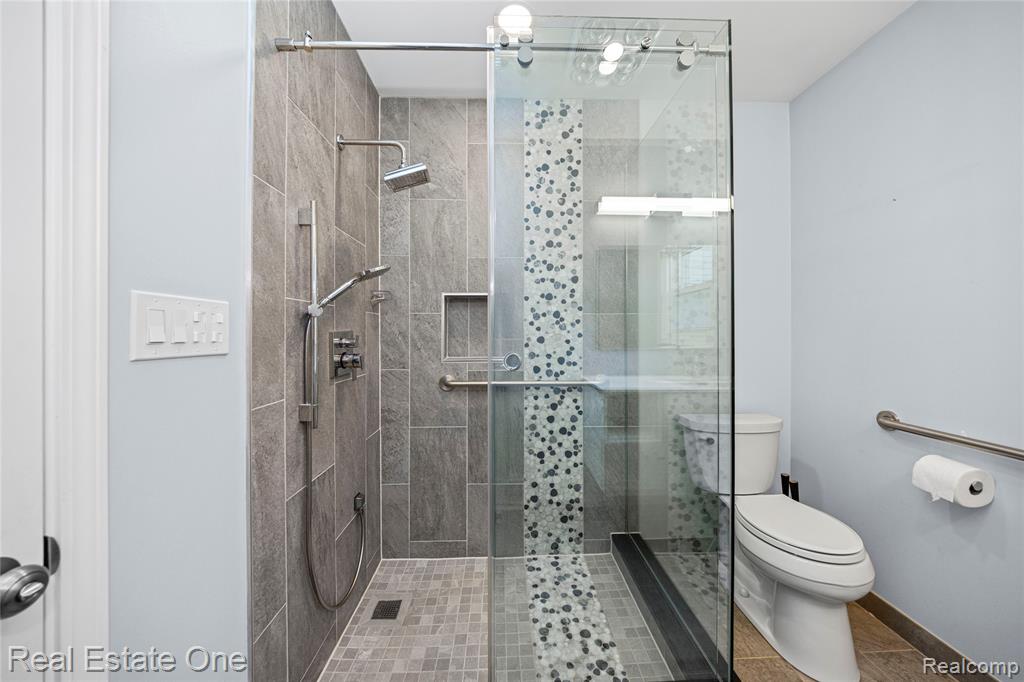 6740 Brockhurst Boulevard, West Bloomfield, MI — Photo 23
