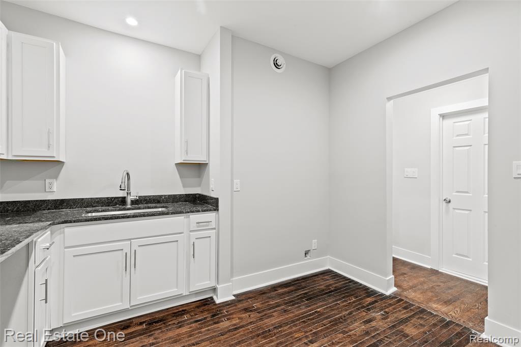 2282 Belvidere Street, Detroit, MI 48214 — Photo 17