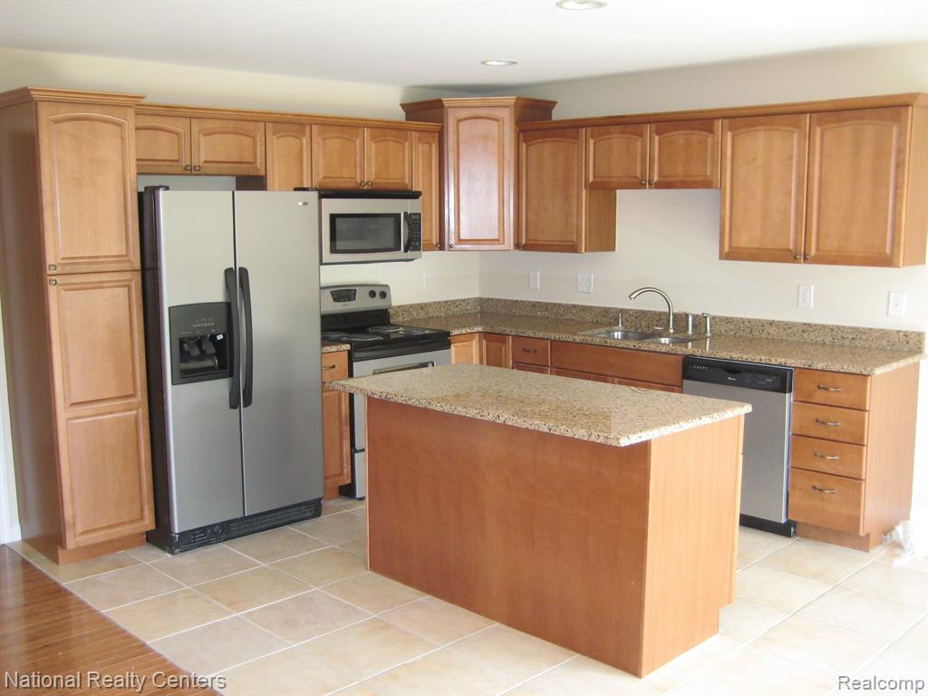 6927 Venus Dr., Troy, MI 48085 — Photo 2