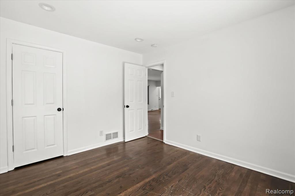 48306 Jefferson Avenue, Chesterfield, MI 48047 — Photo 20