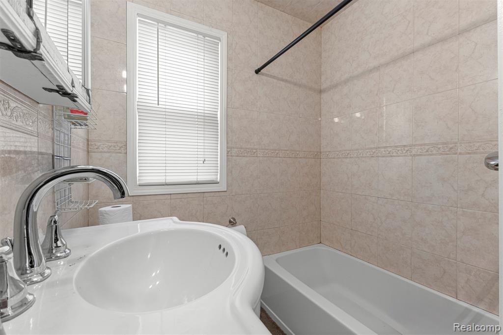 7702 Kendal Street, Dearborn, MI 48126 — Photo 17
