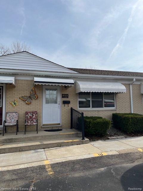 50018 Helfer Boulevard, Wixom, MI 48393 — Photo 2
