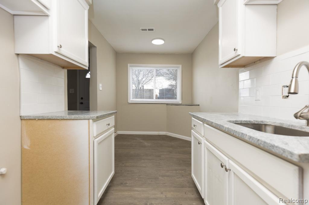 564 Marquette Drive, Detroit, MI 48214 — Photo 15