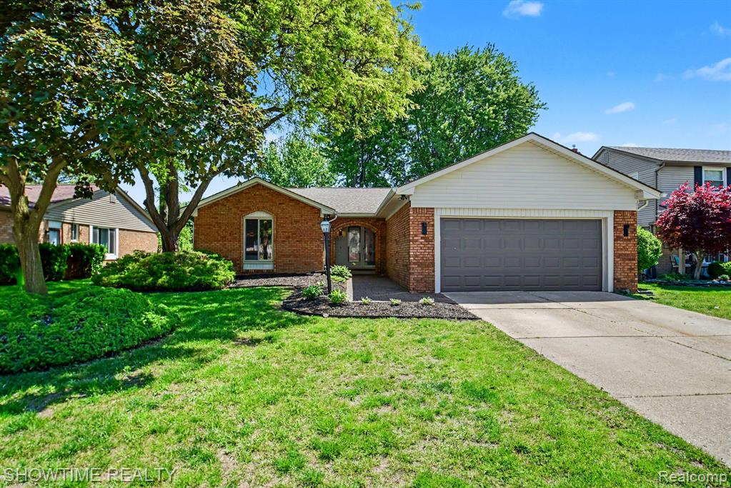 47726 Lexington Drive, Macomb, MI 48044 — front exterior