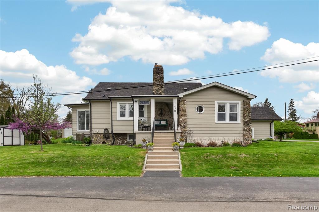 1430 Benvenue Street, Sylvan Lake, MI 48320 — Photo 68