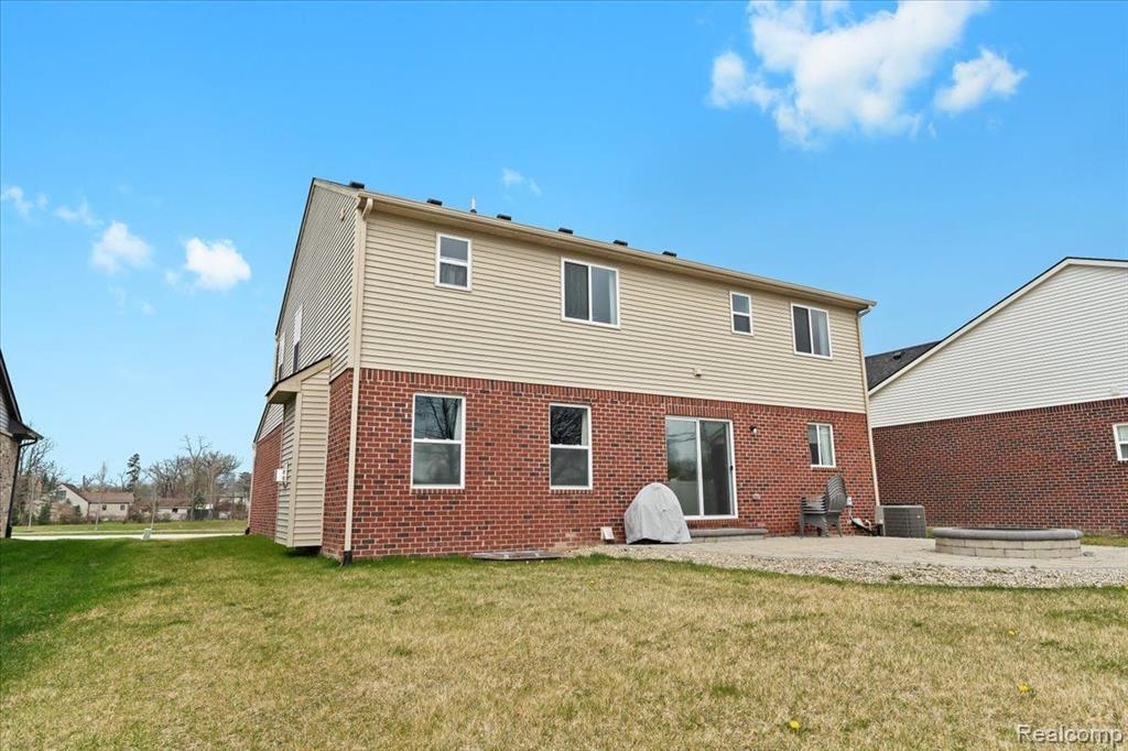 8242 BERWICK Drive, Westland, MI — Photo 33