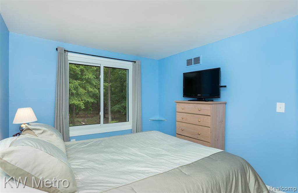 635 Timberline Drive, Rochester Hills, MI 48309 — Photo 28