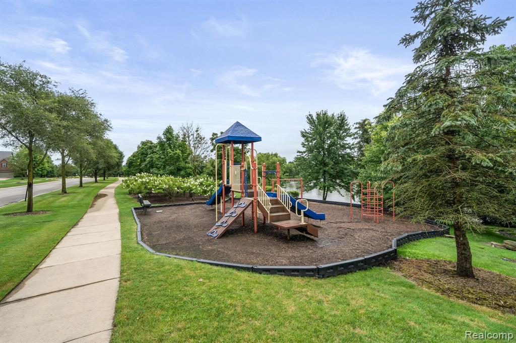16828 DOVER Drive, Northville, MI 48168 — Photo 31