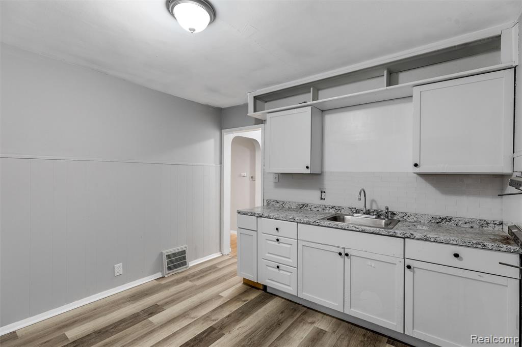 16446 E State Fair Street, Detroit, MI 48205 — Photo 9