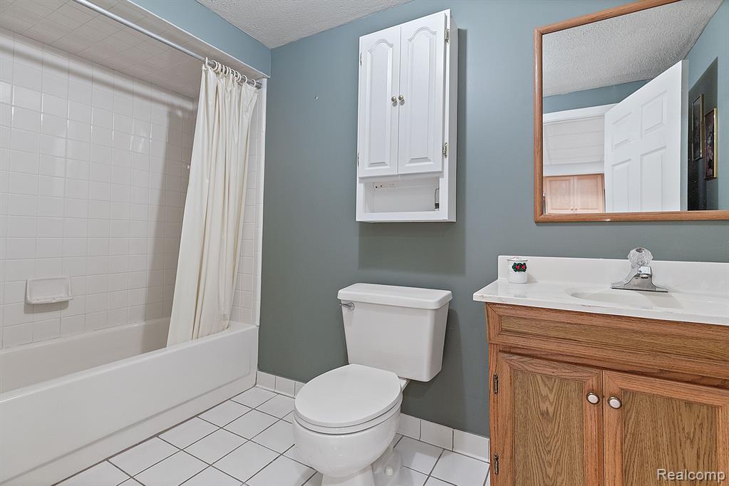 40608 MELODY Court, Clinton Twp, MI 48038 — Photo 31