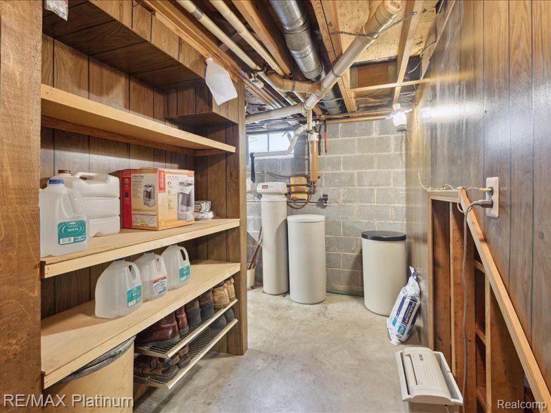 2338 ROSELAWN Street, Wolverine Lake, MI 48390 — Photo 16