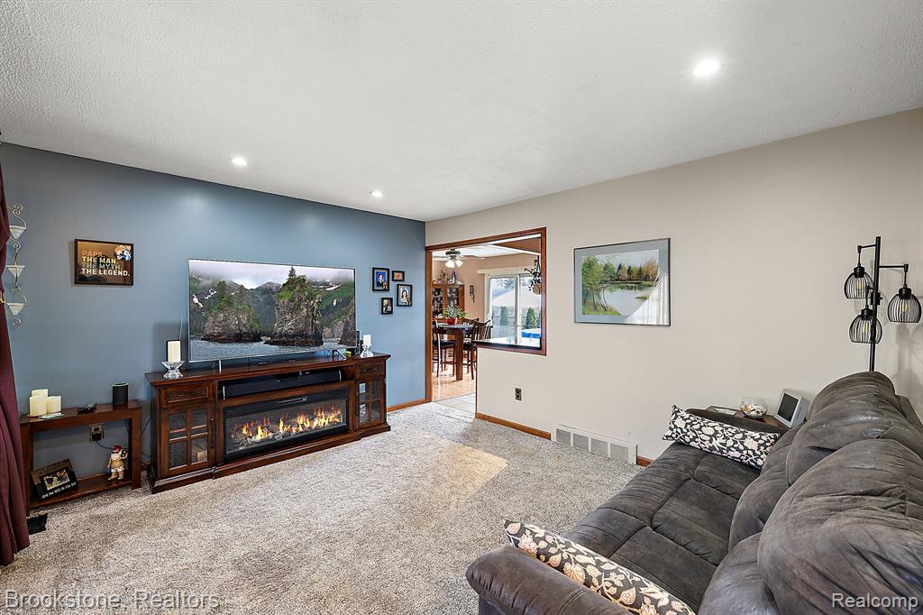 43258 HYDE PARK Drive, Sterling Heights, MI 48313 — Photo 24