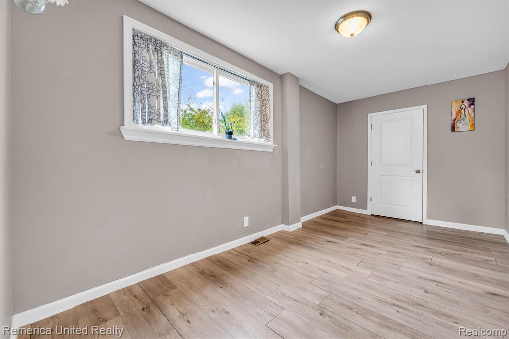 915 BRUSHWOOD Drive, Wolverine Lake, MI 48390 — Photo 11
