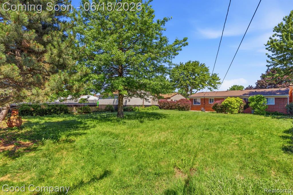 8246 Independence Drive, Sterling Heights, MI 48313 — Photo 34