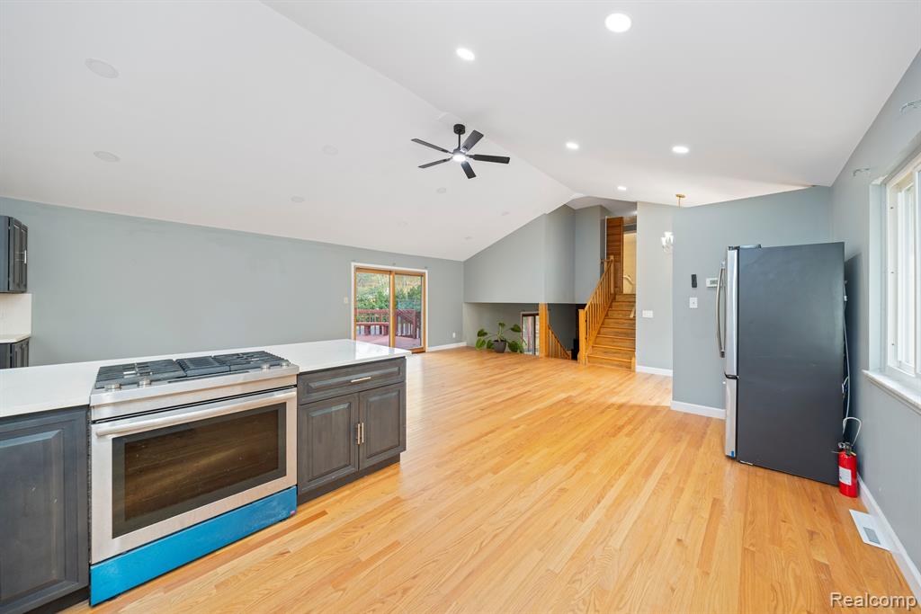 5731 FARMINGTON Road, West Bloomfield, MI — Photo 16