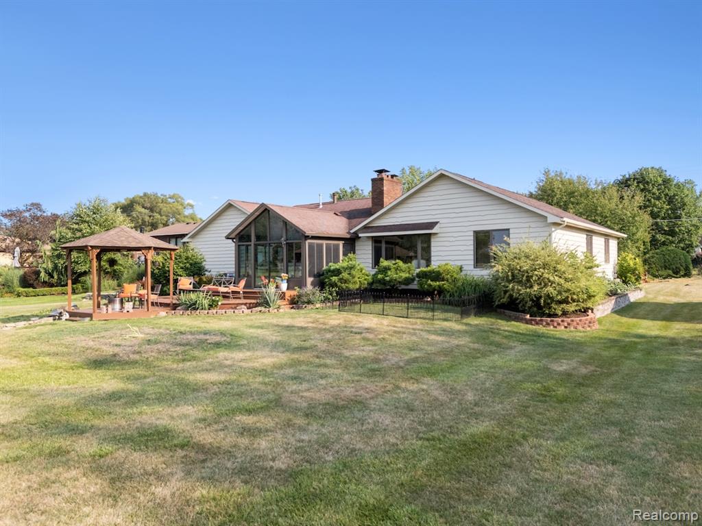 413 E Rolston Road, Linden, MI 48451