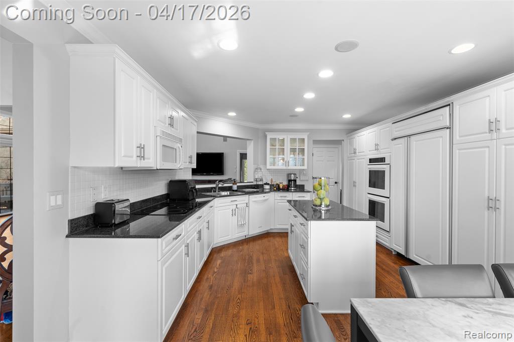 5146 Lagoons Circle, 22, West Bloomfield, MI 48323 — Photo 17