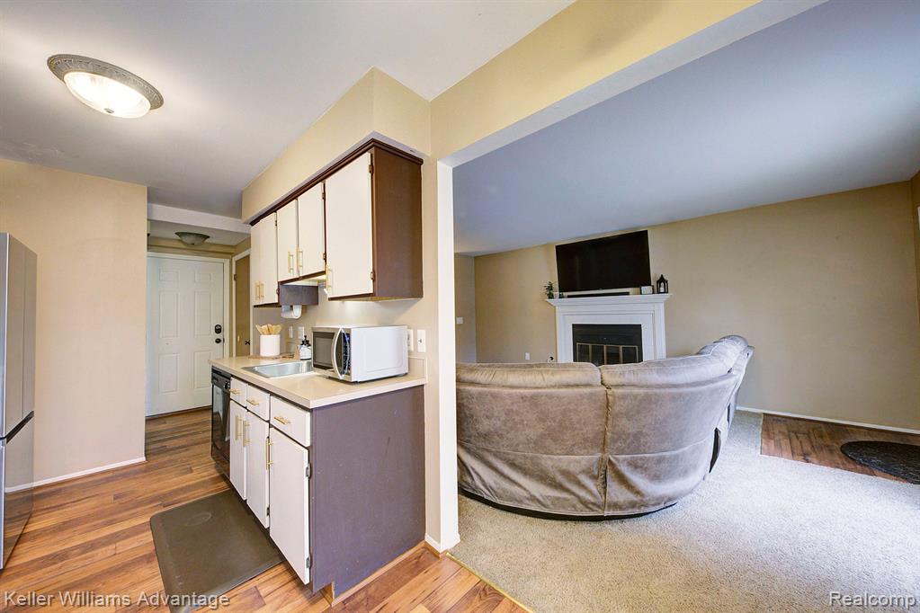 1612 WIMBLEDON Drive, Walled Lake, MI 48390 — Photo 12