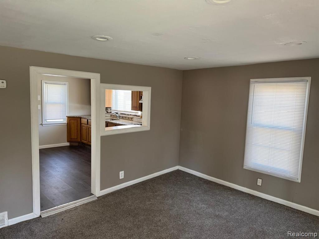 24025 CUNNINGHAM Avenue, Warren, MI 48091 — Photo 5