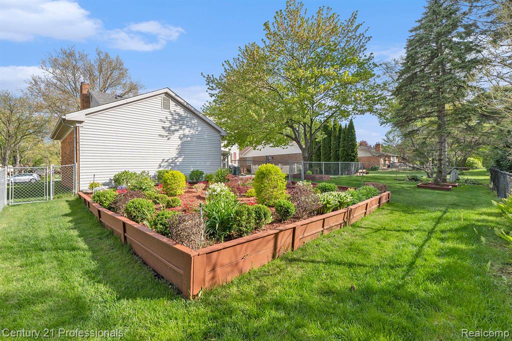 5800 CLIFFSIDE Drive, Troy, MI 48085 — Photo 24