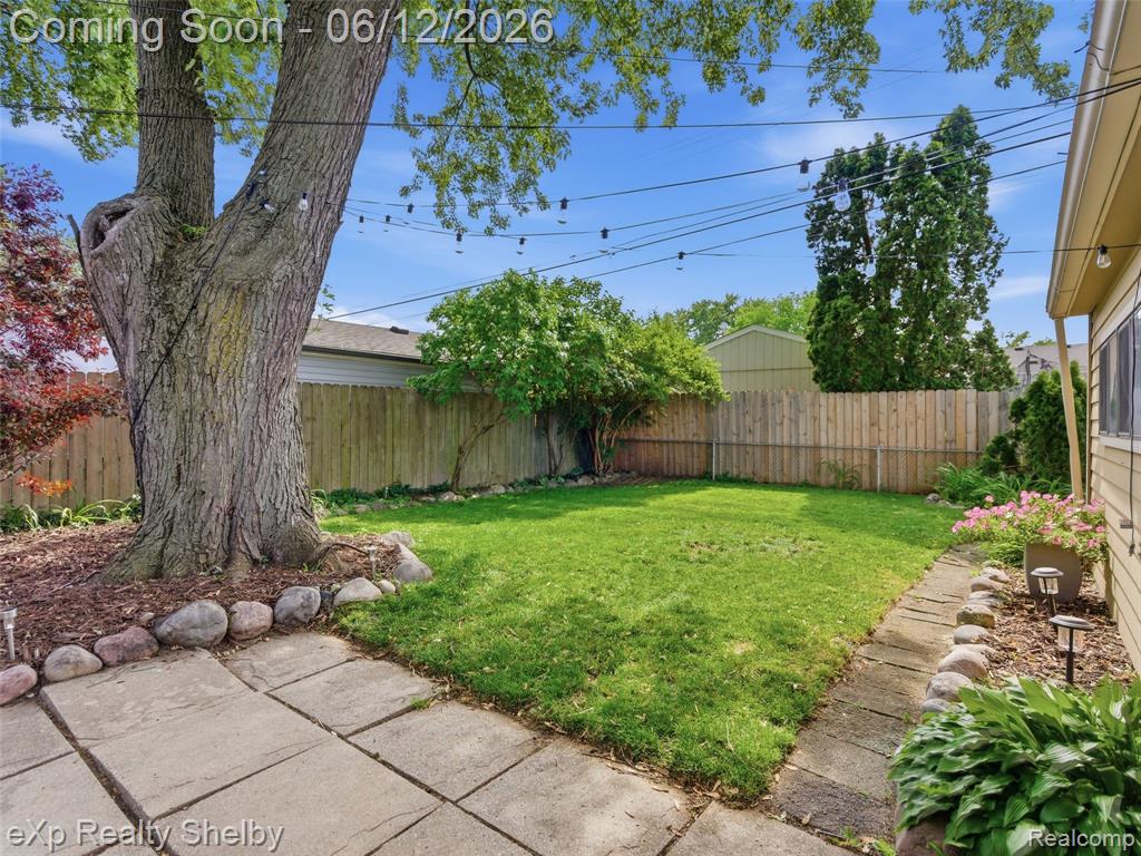 29451 Mark Avenue, Madison Heights, MI 48071 — Photo 39